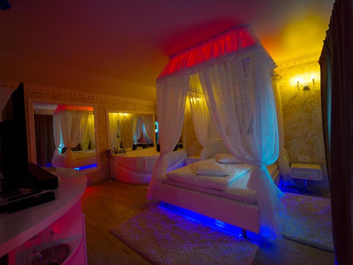 Anadi Hotel Boutique Only Adult Brašov Exteriér fotografie