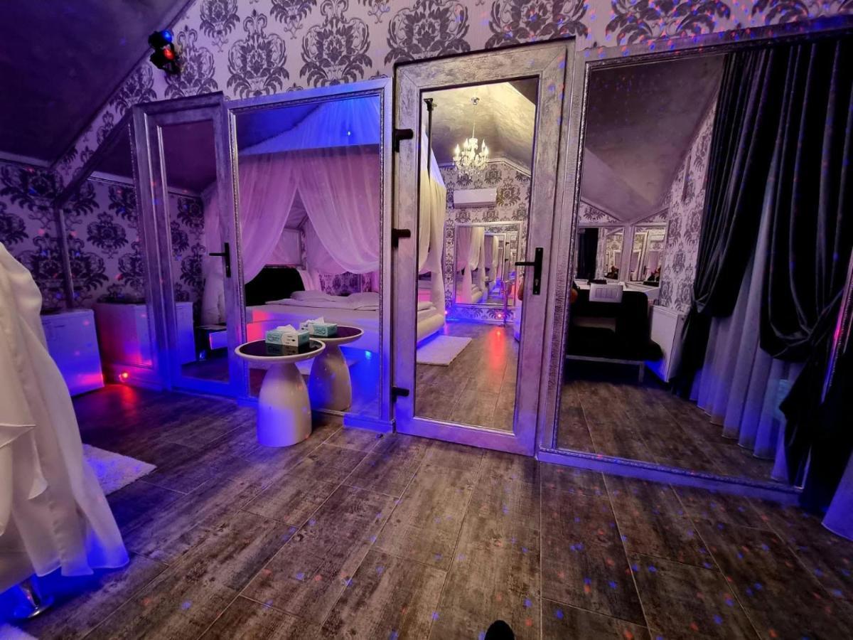 Anadi Hotel Boutique Only Adult Brašov Exteriér fotografie