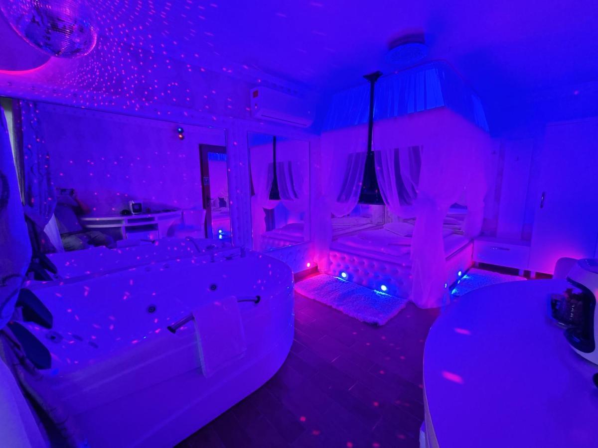 Anadi Hotel Boutique Only Adult Brašov Exteriér fotografie